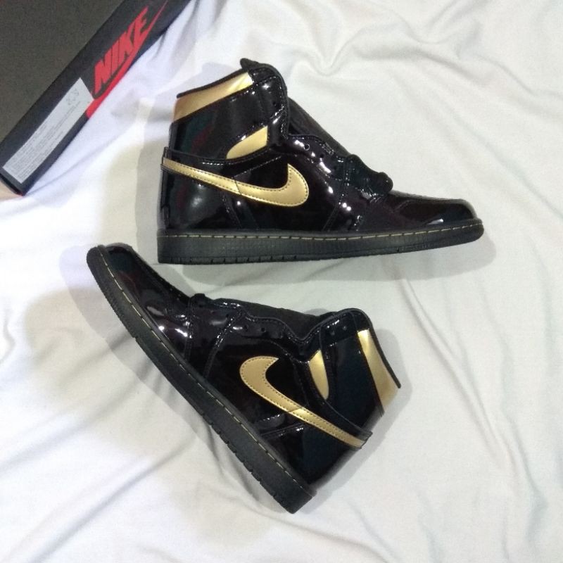 Air Jordan 1 Retro High OG Black Metalic Gold