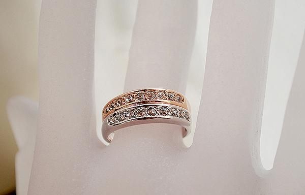 Tk Cincin Lapis Rose Gold 18k Hias Kristal Gaya Klasikelegan Untuk Pengantin Wanita