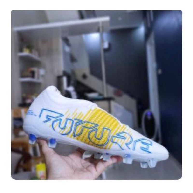 sepatu bola