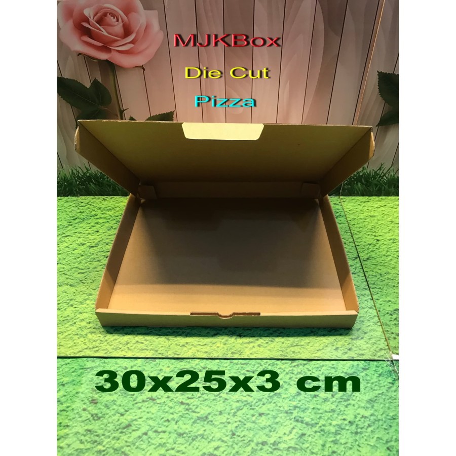 

kardus/karton/box. uk. 30x25x3 cm ....DIE CUT