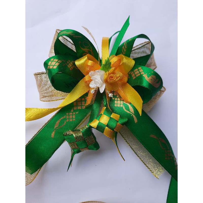

Pita Hiasan Parcel Lebaran dengan Ketupat Hias