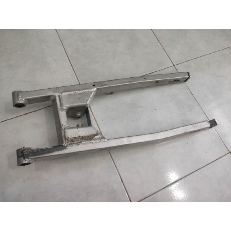Swing Arm Sonic 125 old / CS1 DKT model kotak long