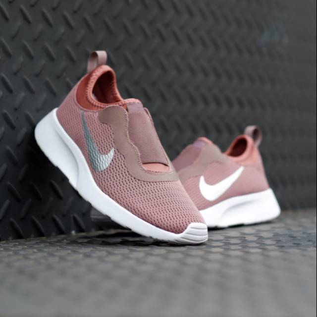 nike tanjun white silver