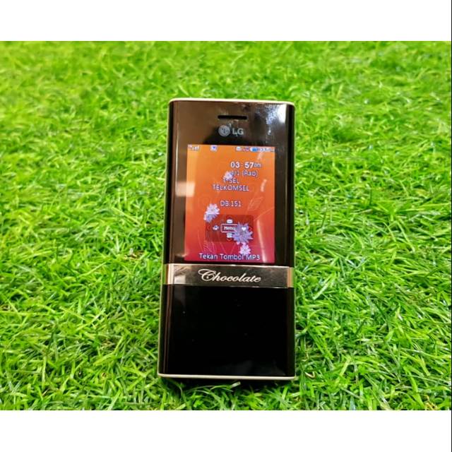 HP Handphone LG KE800 Chocolate Platinum Slide Langka Kolektor Not Siroco atau Aura