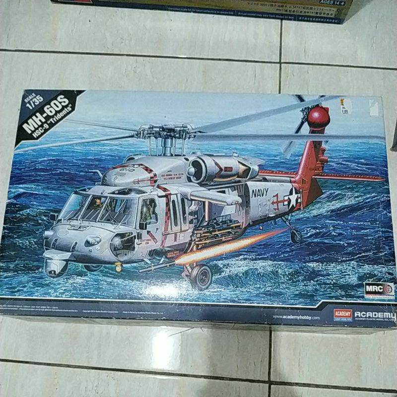 helikopter mh-60s hsc-9 tridents 1/35 model kit academy