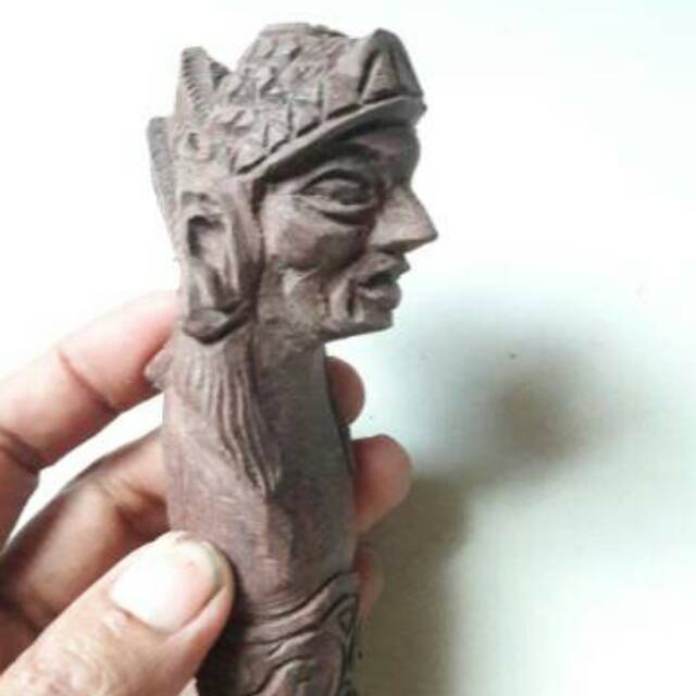 Deder keris  ukir basukarno kayu galih asem