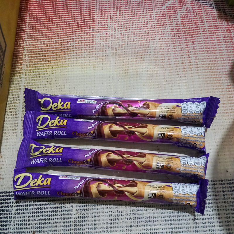 

Deka Wafer Roll rasa coklat kacang