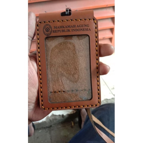 

ID CARD / NAME TAG / ASLI KULIT SAPI /BISA REQUEST NAMA DAN LOGO