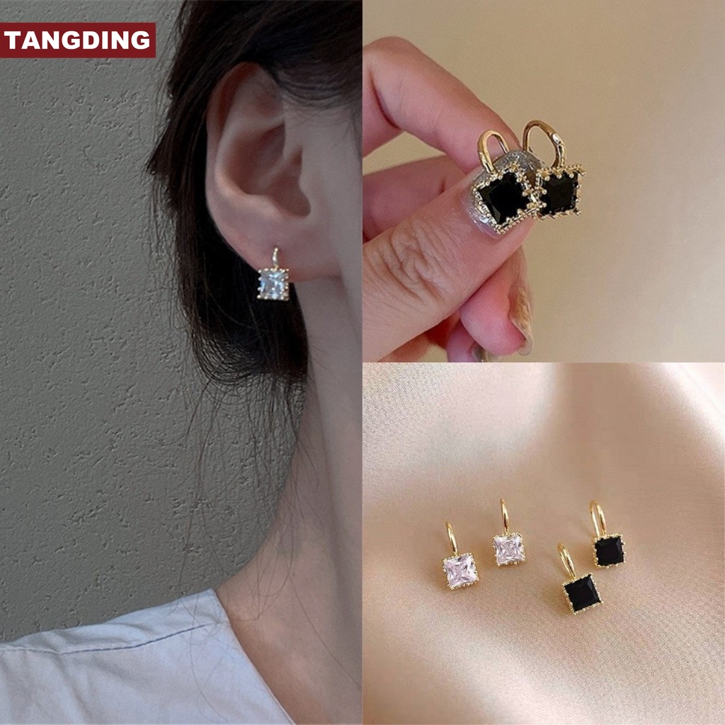 Anting Berlian Bentuk Kotak Tidak Teratur Polihedron Bahan Zirkon Warna Hitam Putih Untuk Wanita