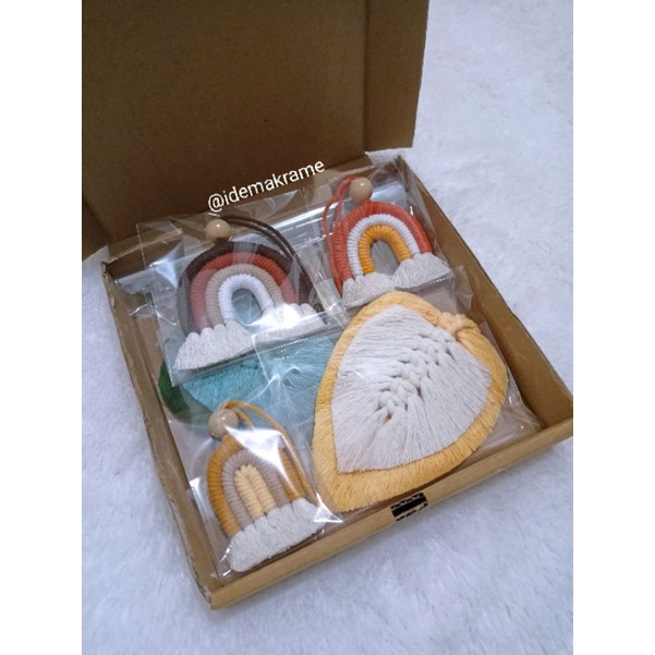 

Tambahan box untuk hamper