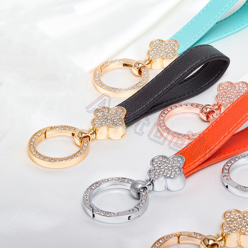 Empat Daun Semanggi Gantungan Kunci Mobil Kepribadian Gadis Kreatif Dekorasi Liontin Perhiasan Kecil Keyring Tas Liontin Kulit Keychain