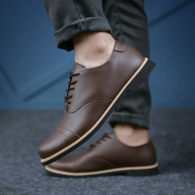 SepatuFormal Pantofel pria Resmi Formal Hitam Brown Casual Kantor Kuliah Kondangan Gereja Kerja PNS Guru Kulit Syntetic Asli Original Kekinian MurahCB7001