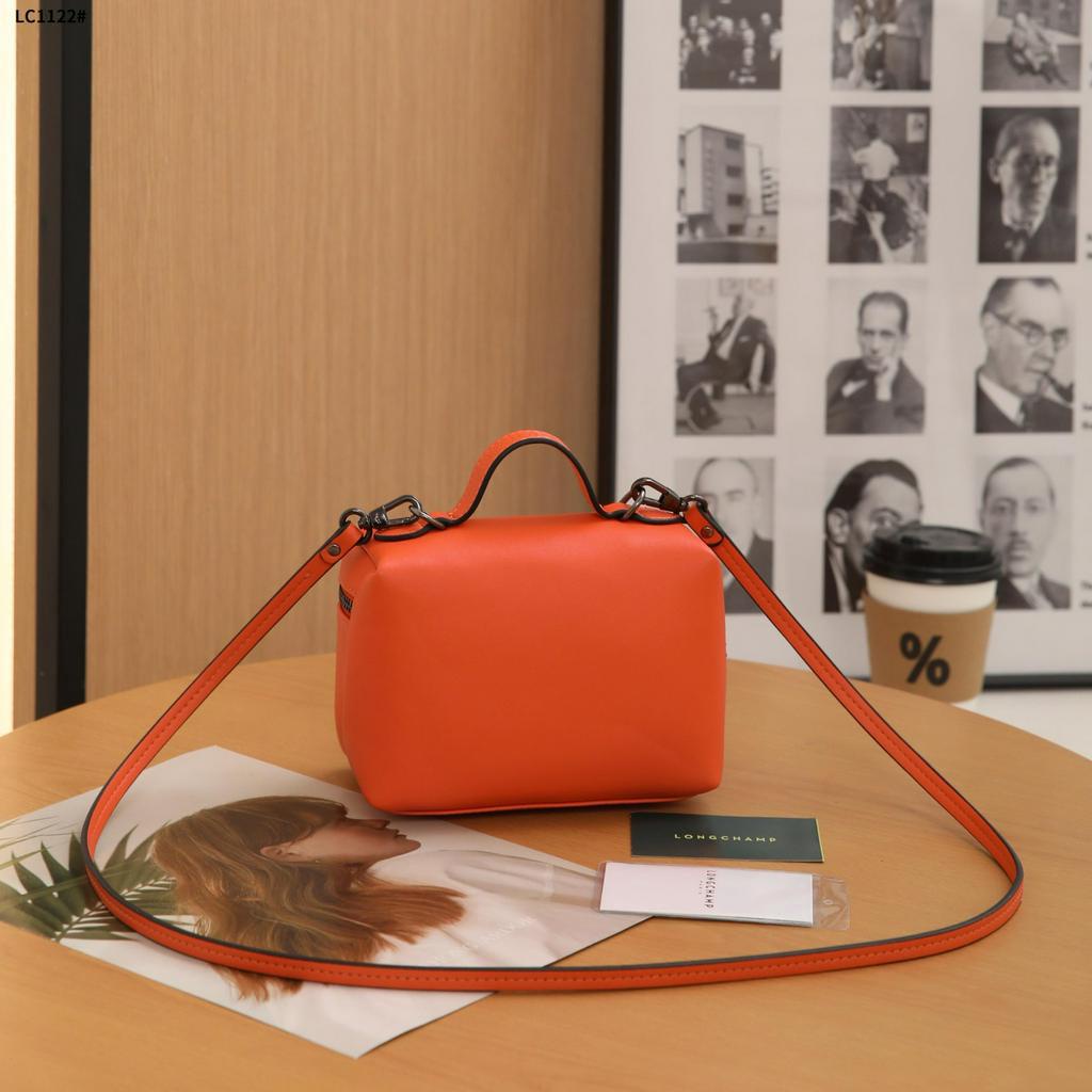 LC1112 Leather Crossbody Bag