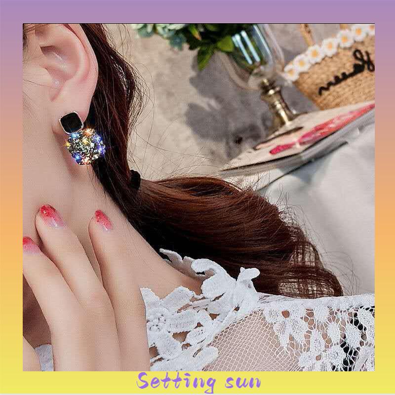 Anting Retro Mewah Siswa Perempuan Sederhana Temperamen Fashion Anting Murah Hati TN