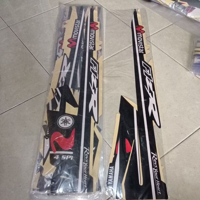 striping stiker les body Yamaha fiz r Movistar hitam