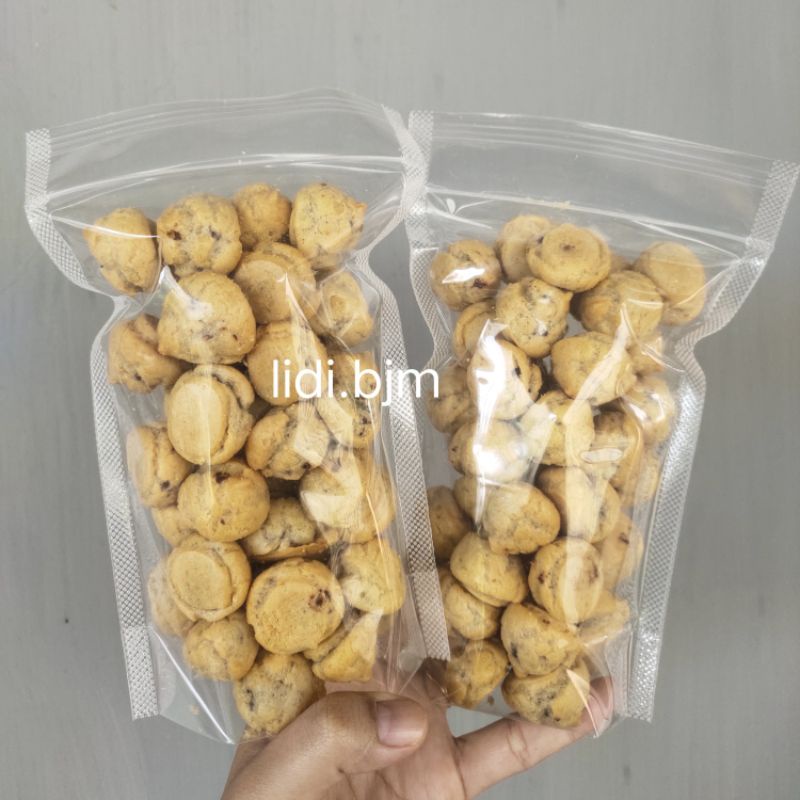 

soes kering coklat 100 gr