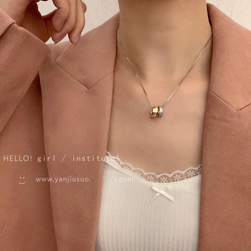 Gaya Keren Warna Kontras Cincin Ganda Liontin Kalung Cahaya Desain Niche Mewah Merasakan ins Sederhana Rantai Klavikula Perempuan Kalung Hias