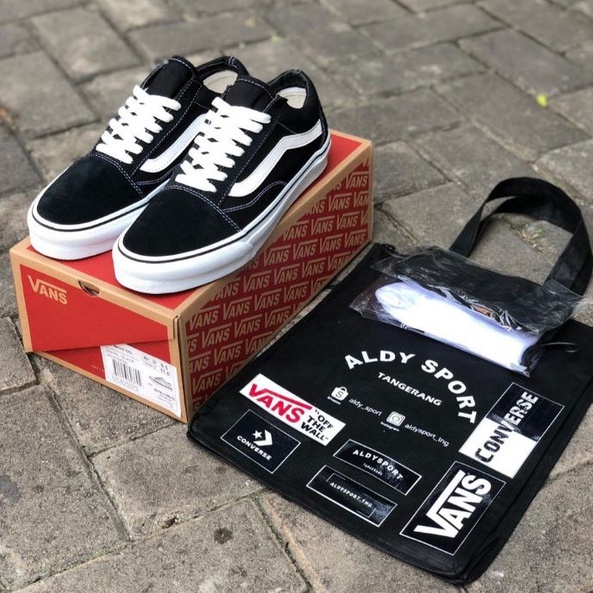 SEPATU PRIA VANS OLDSKOOL CLASIC BLACK WHITE PREMIUM. VANS OLDSKOL IMPORT VANS PRIA.