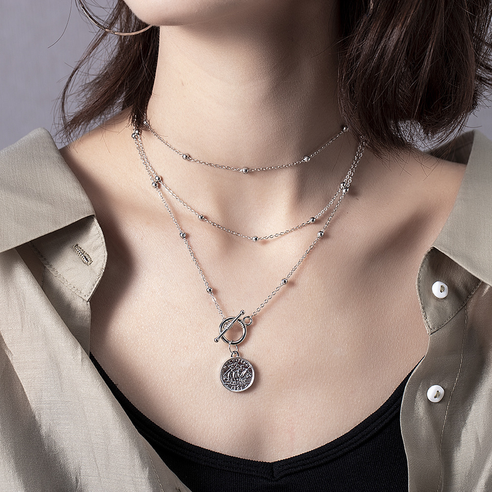 Kalung Multilayer Gaya Punk Potret Liontin Koin Aksesori Logam Panjang Fashion