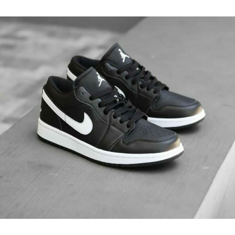 Nike Air Jordan 1 Low Black White
