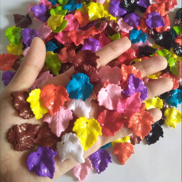 Manik Akrilik Daun Anggur / Bahan Craft/  25 gram