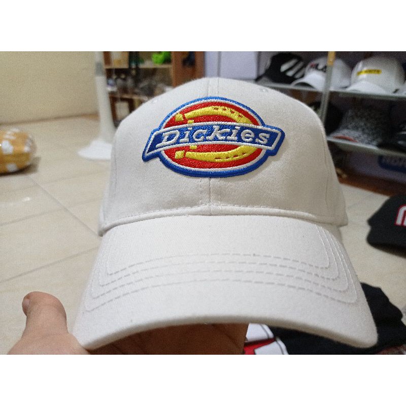 topi dickies putih