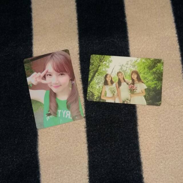2 Official Photocard Yerin + Group (Sinb Sowon Umji) from album Gfriend LOL