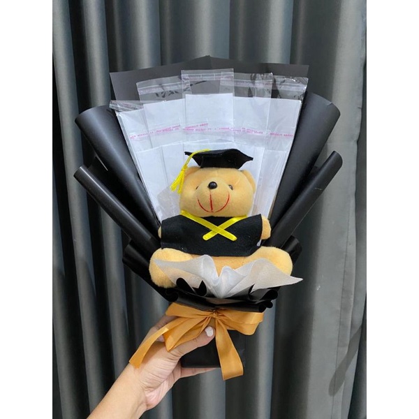 tambahan bunga atau boneka khusus yang beli buket