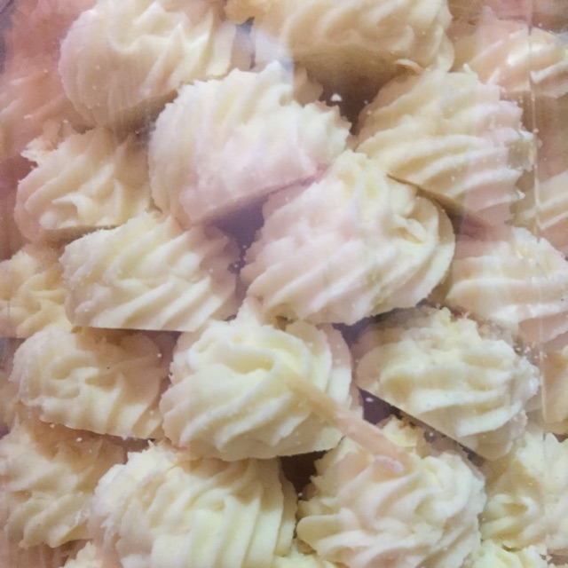 

Cemilan/kue kering/kue lebaran sagu keju