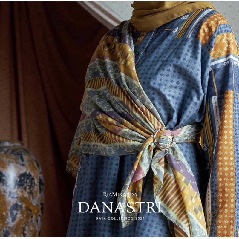 MAIA TOP NAVY RIA MIRANDA DANASTRI