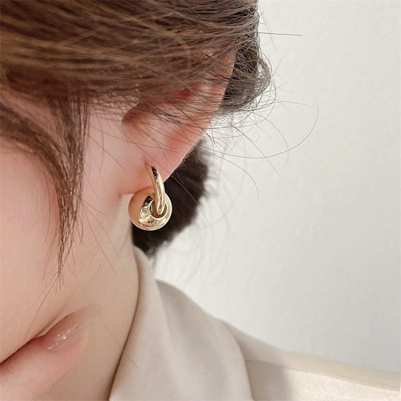 Anting Tusuk Bentuk Lingkaran Bahan Metal Gaya Korea Untuk Wanita