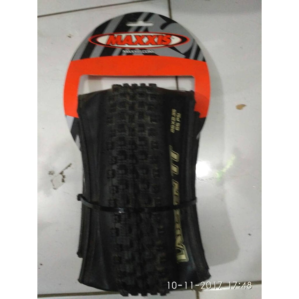Ban luar Maxxis Larsen 26 x 2.35