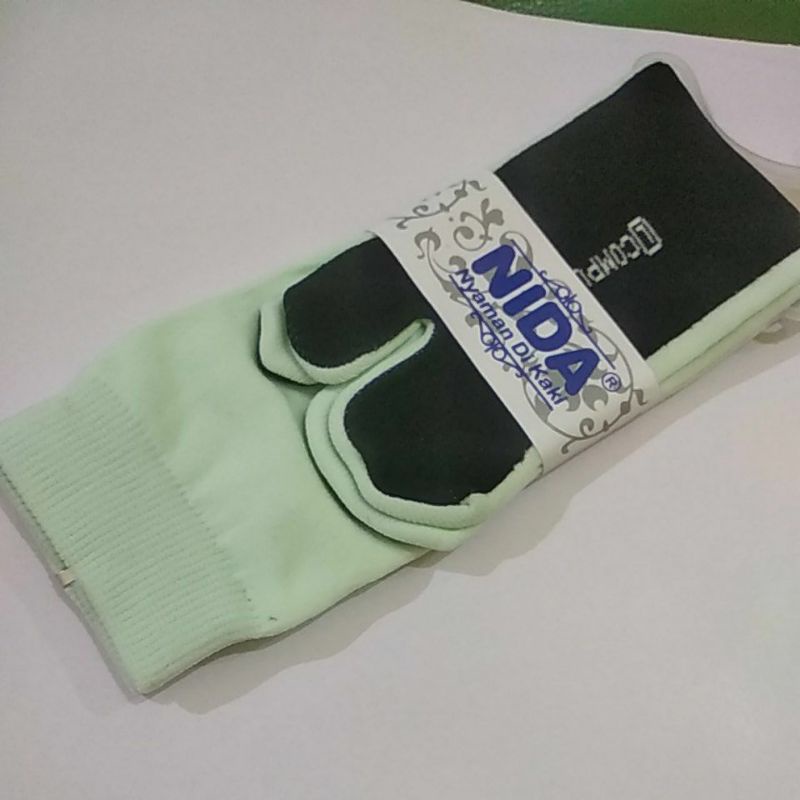 Kaos Kaki Nida Panjang Muslimah Telapak Hitam Jempol Polos Murah Malang-Hijau