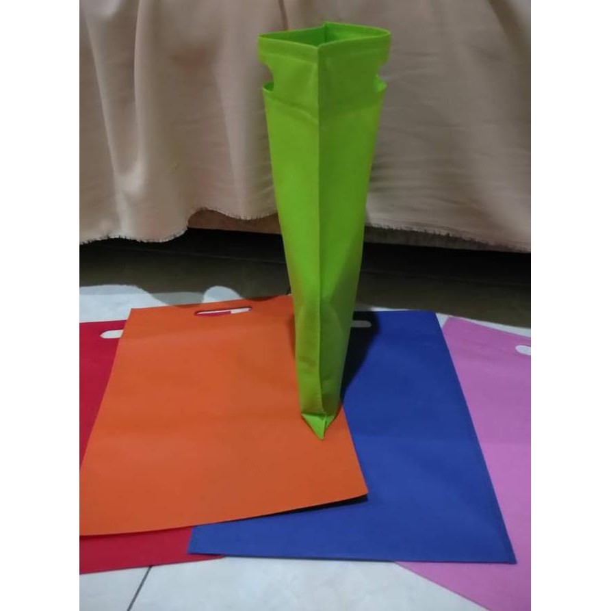 

Februari Maniss (25 X 35) Goodie Bag Oval,Tas Spondbond,Tas Promosi Kode 518