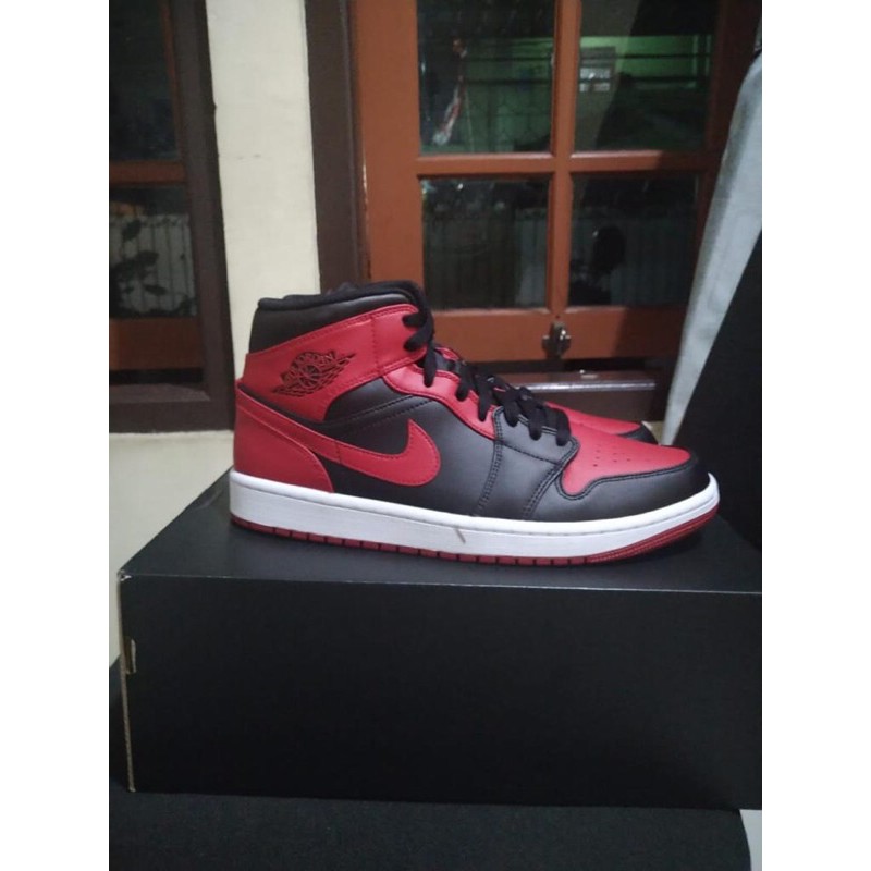 nike aj mid banned 1