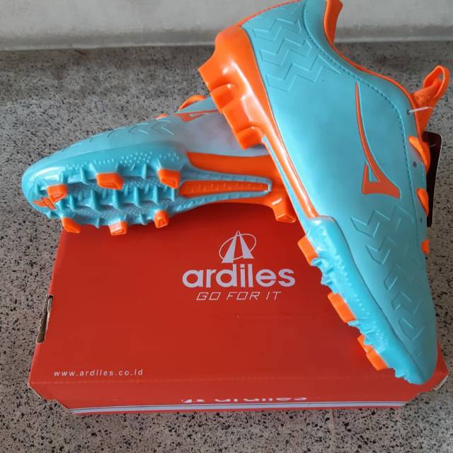 Sepatu bola anak Ardiles