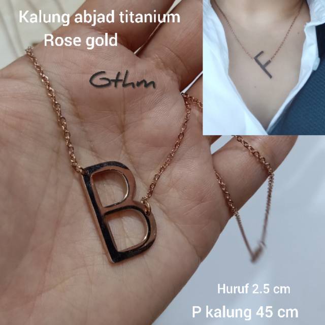 Kalung titanium gisel abjad huruf 2.5cm rosegold mewah stainless steel