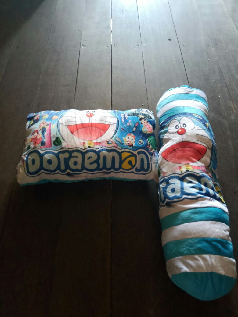 1 Set Bantal Guling Doraemon