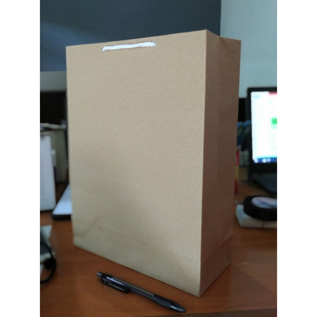 

Paperbag craft coklat polos 25 x 10 x 32 (p x l x t)