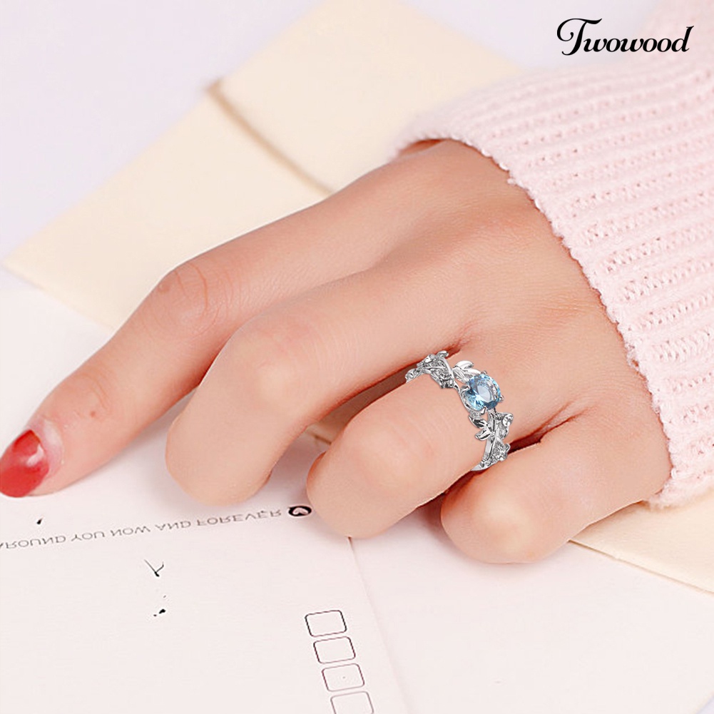Cincin Desain Daun Aksen Berlian Imitasi Bahan Alloy Untuk Wanita