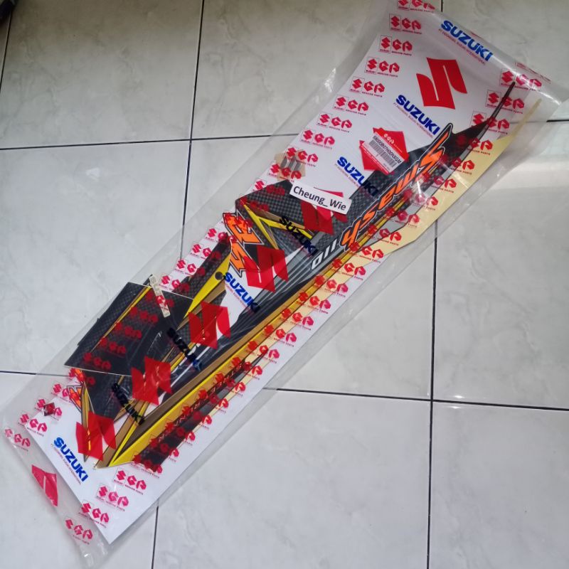 68000B07H00NXGM Lis body stiker striping suzuki new smash 110 SR CW Hitam 2009 ori SGP
