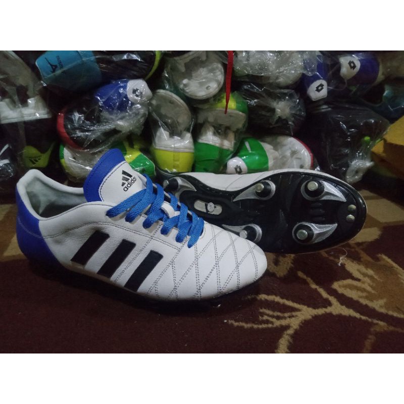SEPATU BOLA ADIDAS BAHAN KULIT