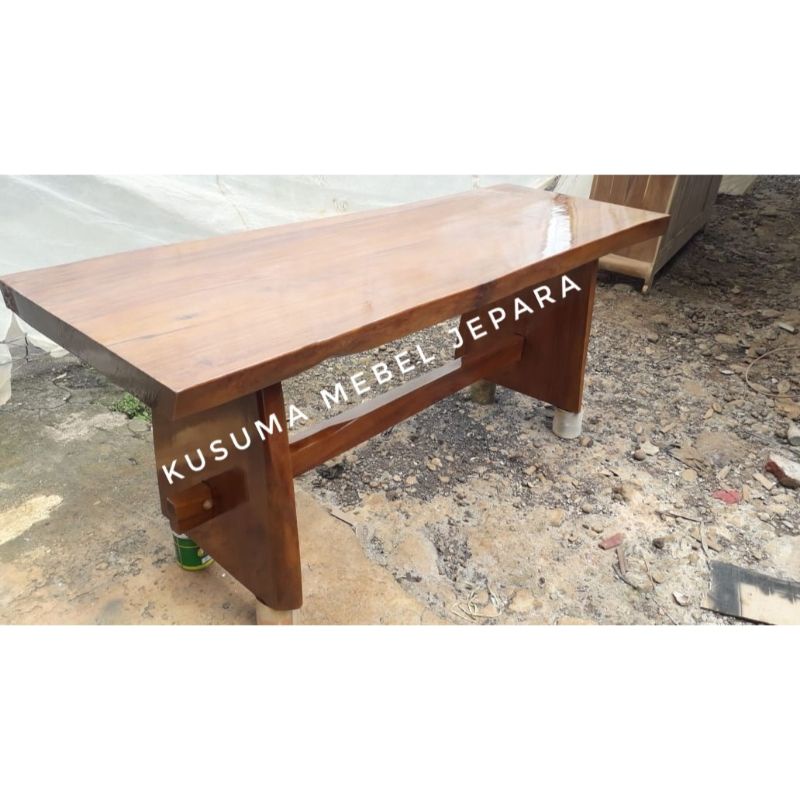 Meja Makan Kayu Trembesi _ (Panjang 180cm, Lebar 70cm)
