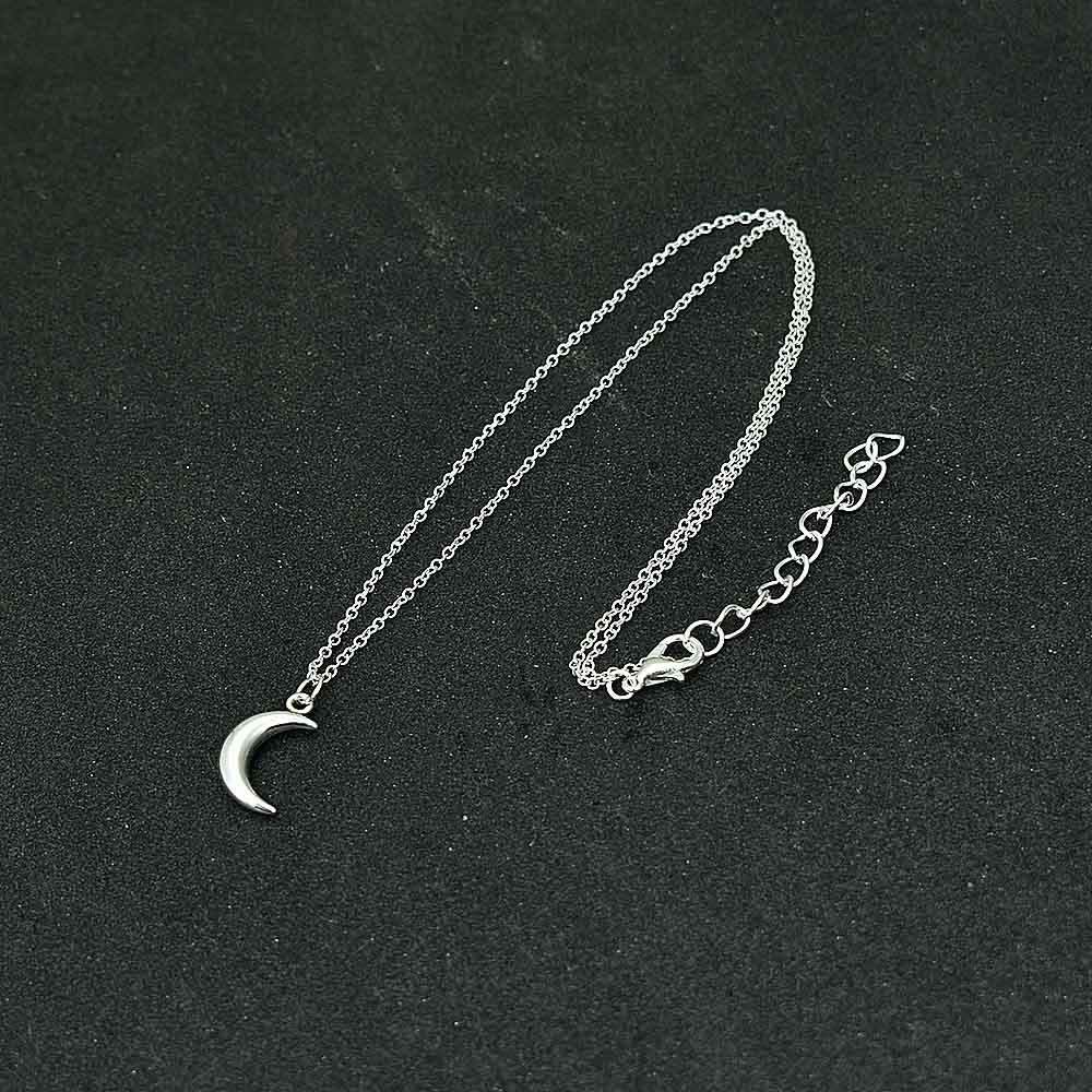 Kalung Rantai Pendek Liontin Bulan Sabit Bahan Metal Warna Silver Untuk Wanita