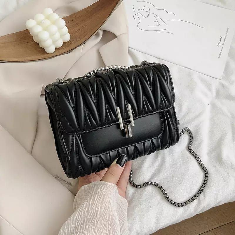 deltamode -tas selempang wanita - tali rantai - tas import - amora kunci putar