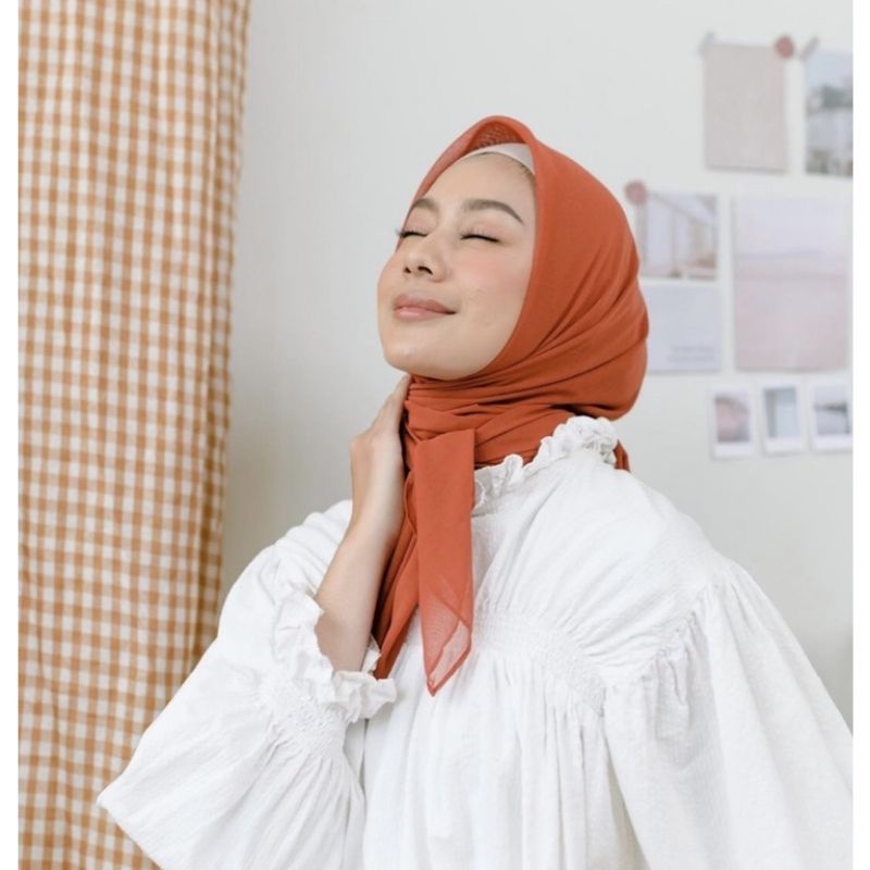 SEGIEMPAT PARIS PREMIUM SQUARE HIJAB ANTI LETOY COTTON VOAL RED ROSE