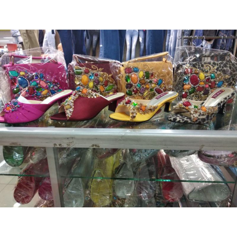 tas+sandal batu