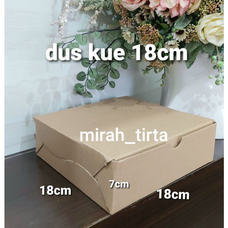

Dus kue coklat 18x18x7cm . kardus nasi craft die cut. kardus hampers