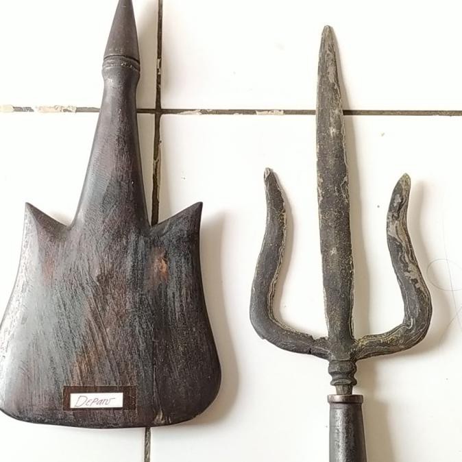 PUSAKA TRISULA TOP - HITAM