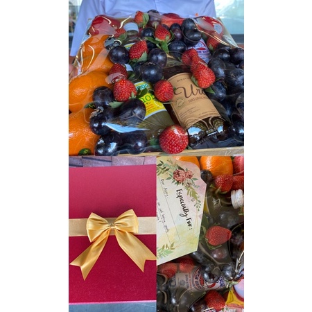 

Premium Fruit Hampers with vitamins